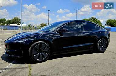 Седан Tesla Model 3 2024 в 