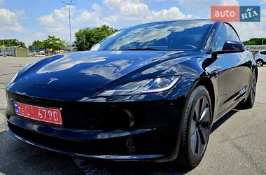 Tesla Model 3 2024