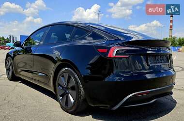 Седан Tesla Model 3 2024 в 