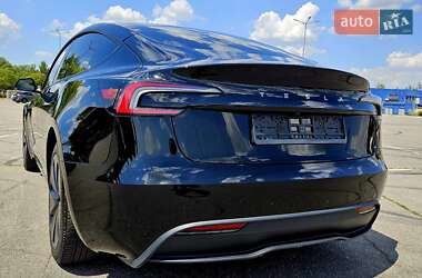 Седан Tesla Model 3 2024 в 
