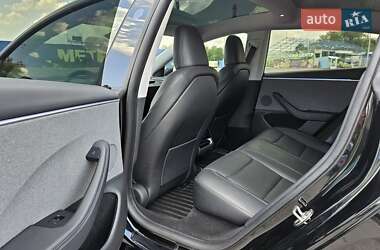 Седан Tesla Model 3 2024 в 