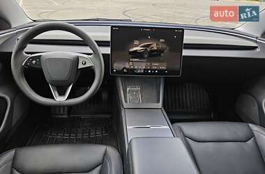 Седан Tesla Model 3 2024 в 