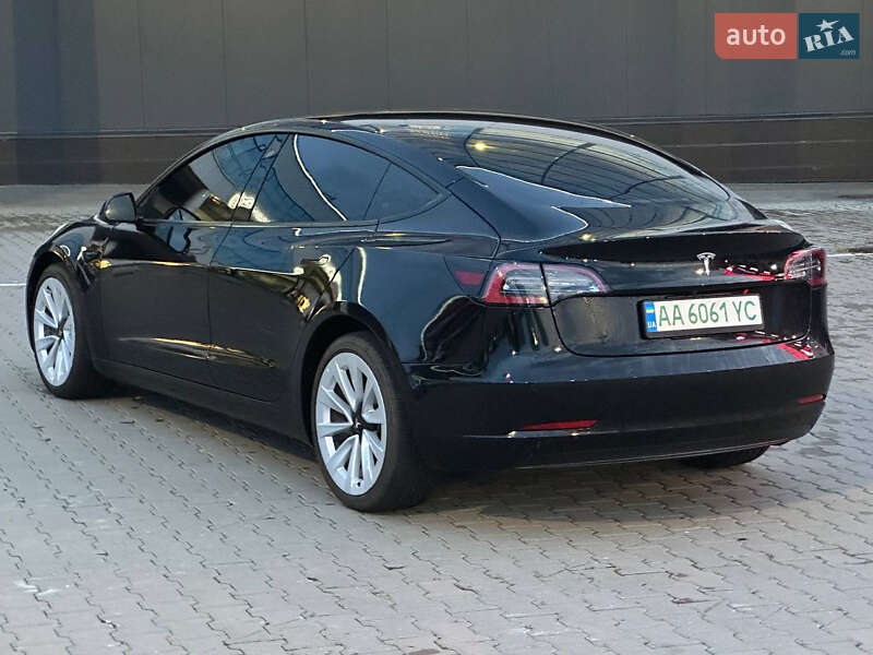 Седан Tesla Model 3 2022 в Киеве