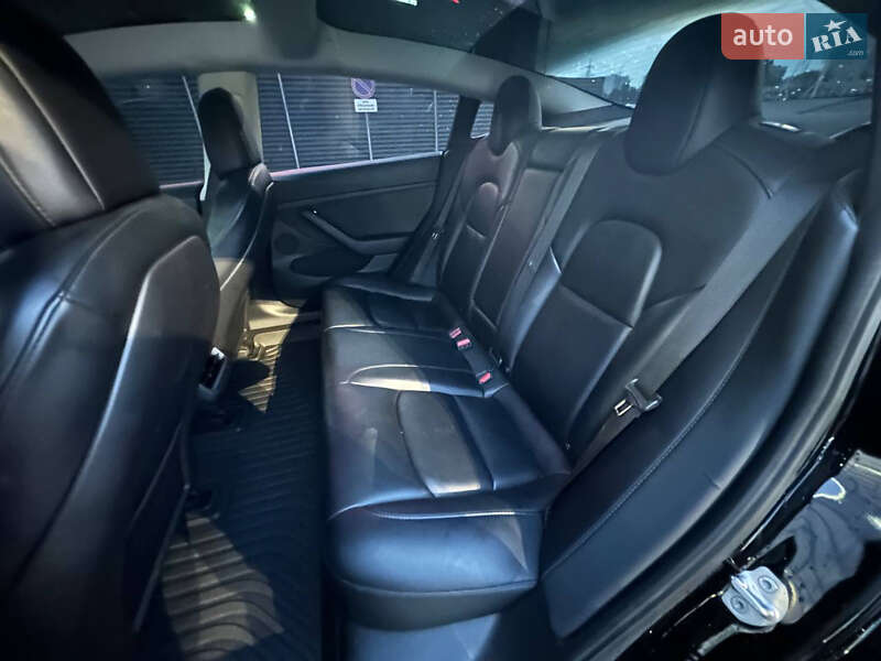 Седан Tesla Model 3 2022 в Киеве