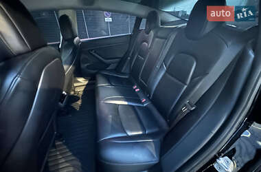 Седан Tesla Model 3 2022 в 