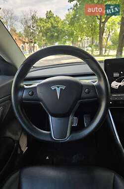 Седан Tesla Model 3 2019 в 