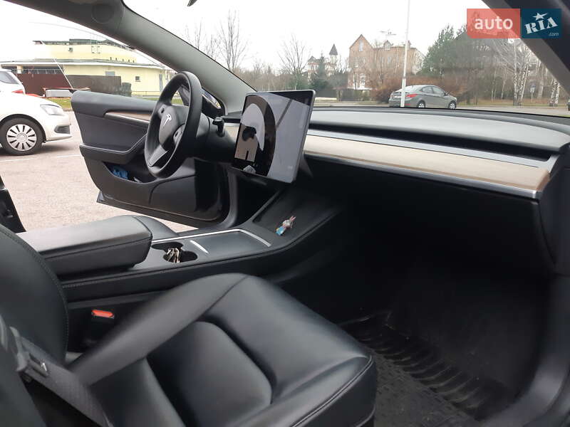 Седан Tesla Model 3 2021 в Львове