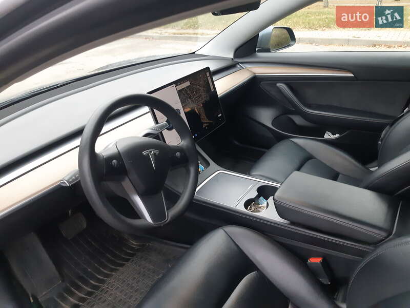 Седан Tesla Model 3 2021 в Львове