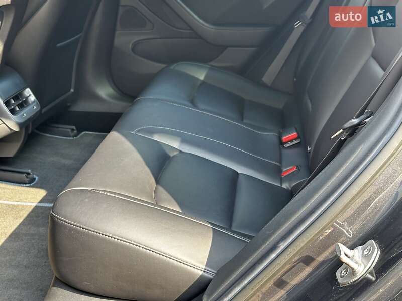 Седан Tesla Model 3 2018 в Києві