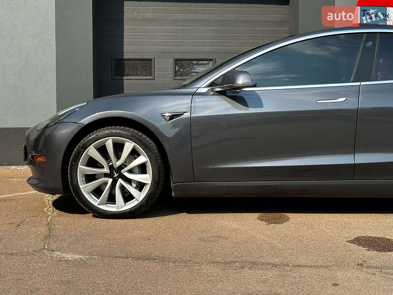 Седан Tesla Model 3 2018 в Києві