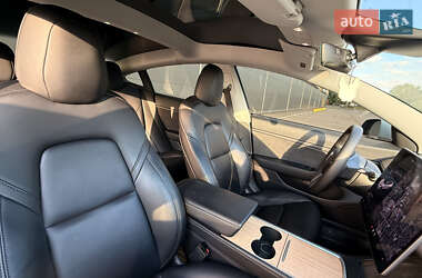 Седан Tesla Model 3 2021 в 