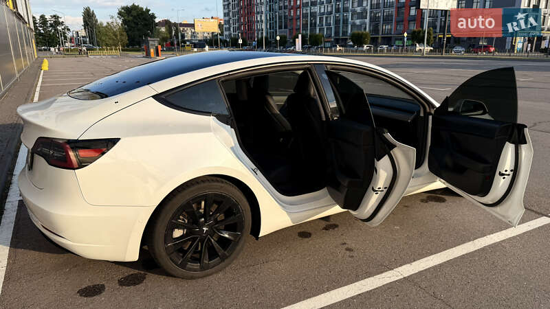 Седан Tesla Model 3 2021 в Василькове