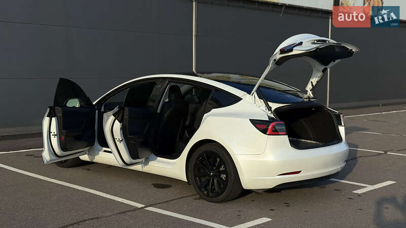 Седан Tesla Model 3 2021 в Василькове