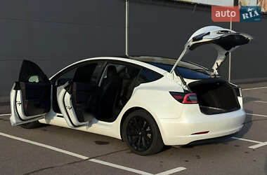 Седан Tesla Model 3 2021 в 