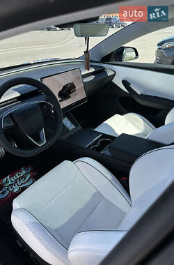 Седан Tesla Model 3 2024 в 