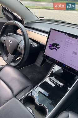 Седан Tesla Model 3 2018 в 