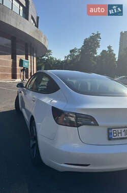Седан Tesla Model 3 2021 в 