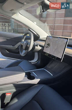 Седан Tesla Model 3 2021 в 