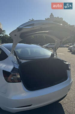 Седан Tesla Model 3 2021 в 