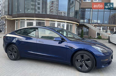 Седан Tesla Model 3 2023 в 