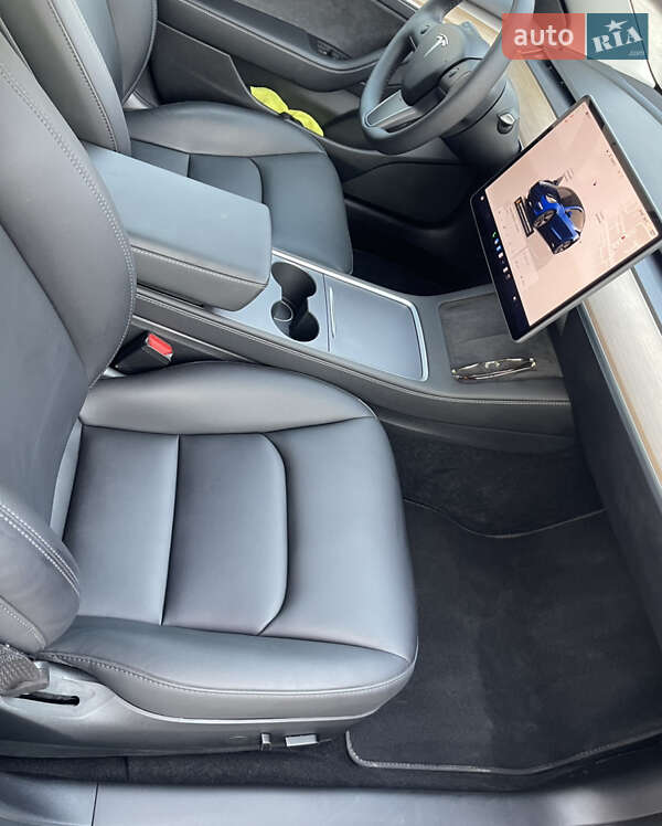Седан Tesla Model 3 2023 в Тернополе