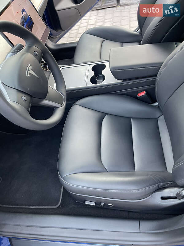 Седан Tesla Model 3 2023 в Тернополе