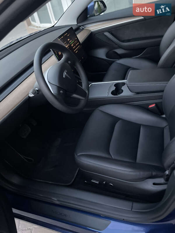 Седан Tesla Model 3 2023 в Тернополе