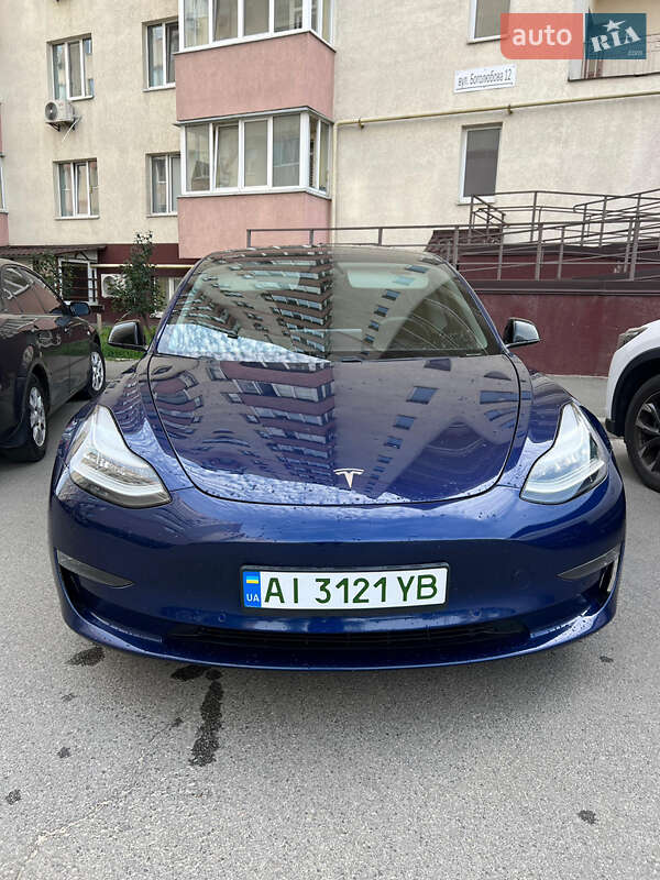 Седан Tesla Model 3 2020 в Киеве