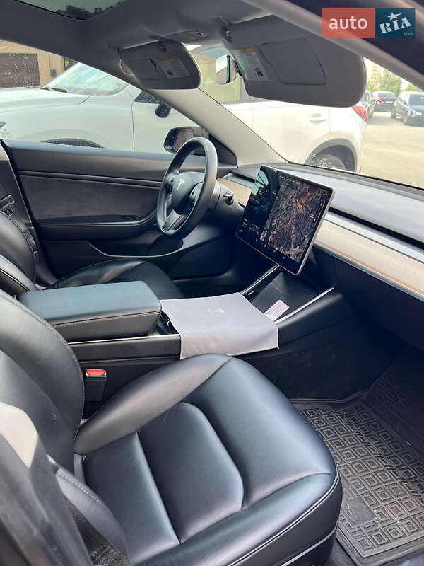 Седан Tesla Model 3 2020 в Киеве