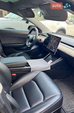 Седан Tesla Model 3 2020 в 