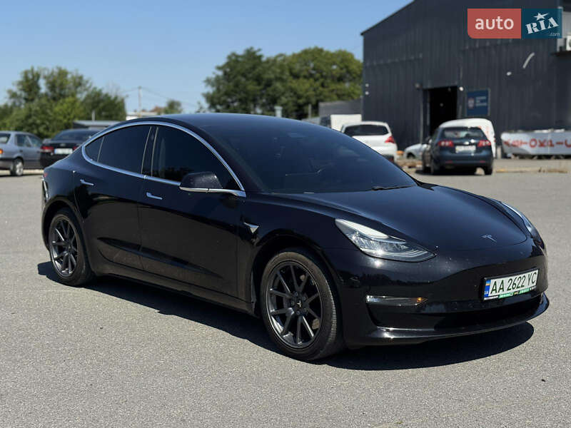 Седан Tesla Model 3 2018 в Киеве