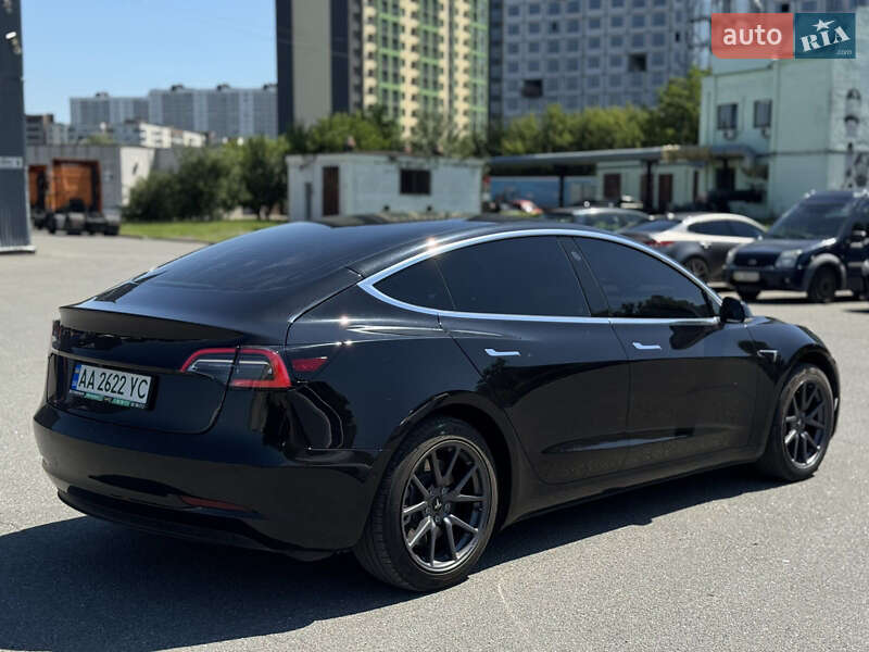 Седан Tesla Model 3 2018 в Киеве