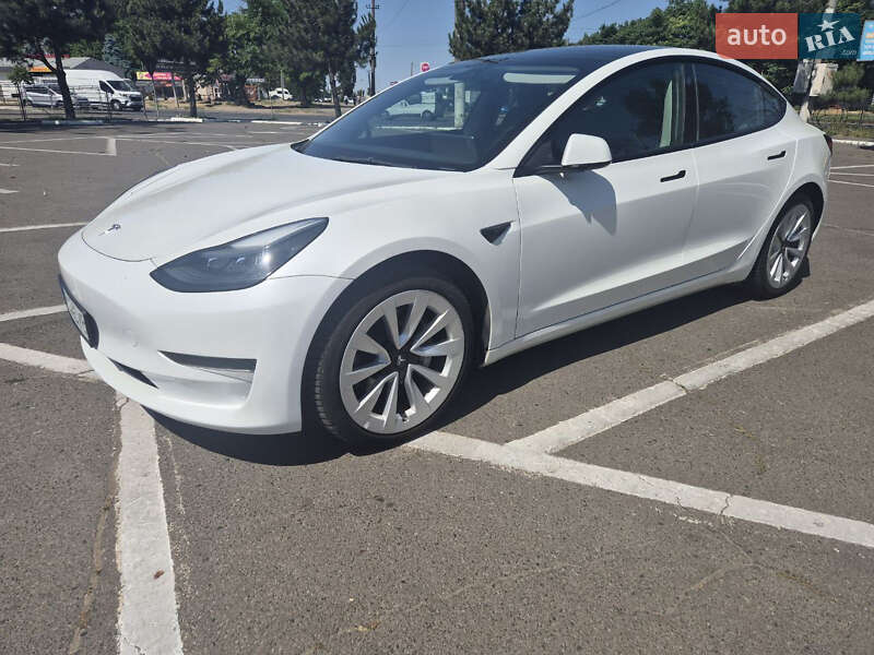 Седан Tesla Model 3 2022 в Черноморске