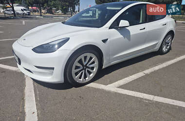 Седан Tesla Model 3 2022 в 