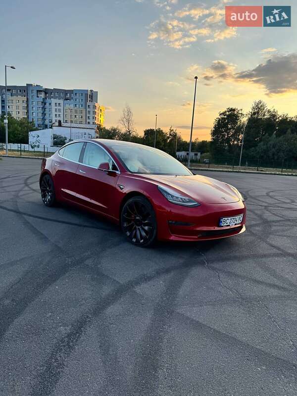 Седан Tesla Model 3 2018 в Львові
