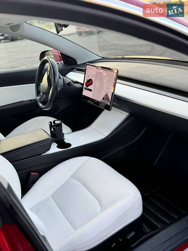 Седан Tesla Model 3 2018 в Львові