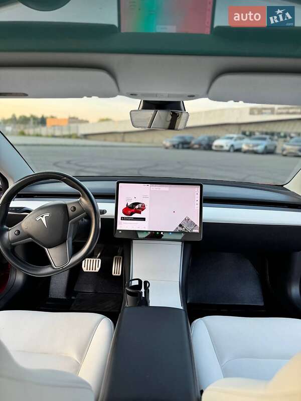 Седан Tesla Model 3 2018 в Львові