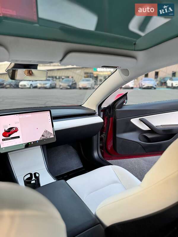 Седан Tesla Model 3 2018 в Львові