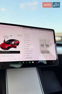 Седан Tesla Model 3 2018 в Львове