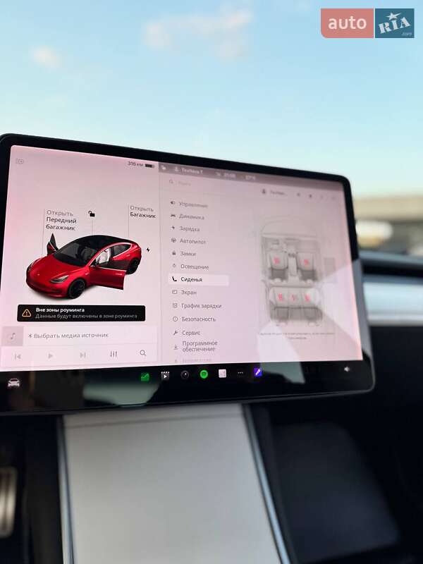 Седан Tesla Model 3 2018 в Львові