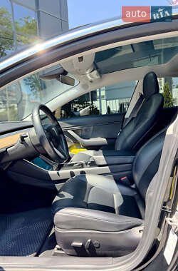 Седан Tesla Model 3 2019 в 