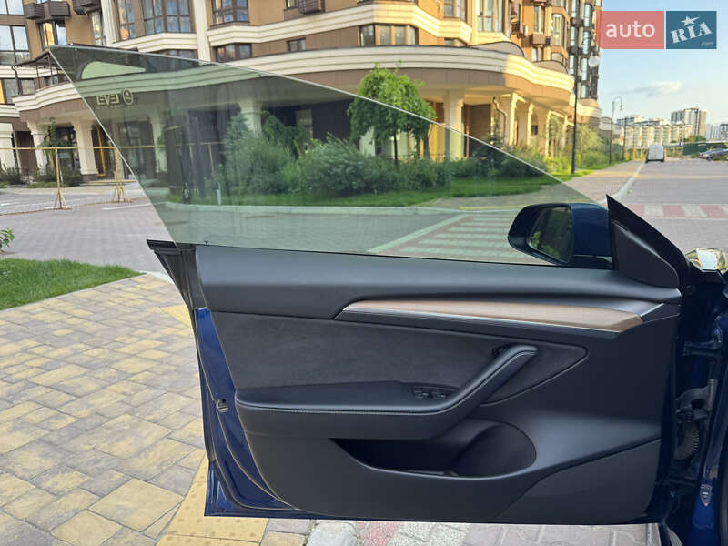 Седан Tesla Model 3 2021 в Києві