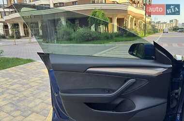 Седан Tesla Model 3 2021 в 