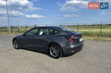 Седан Tesla Model 3 2023 в 