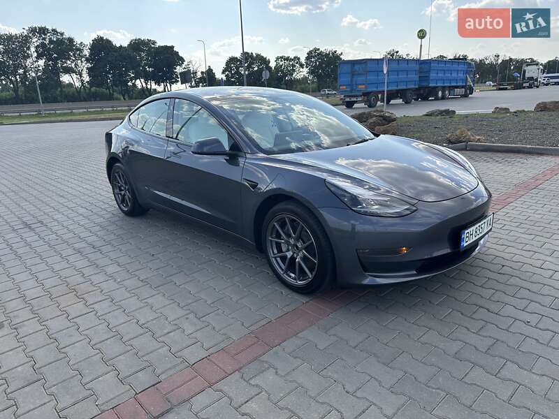 Седан Tesla Model 3 2023 в Одесі