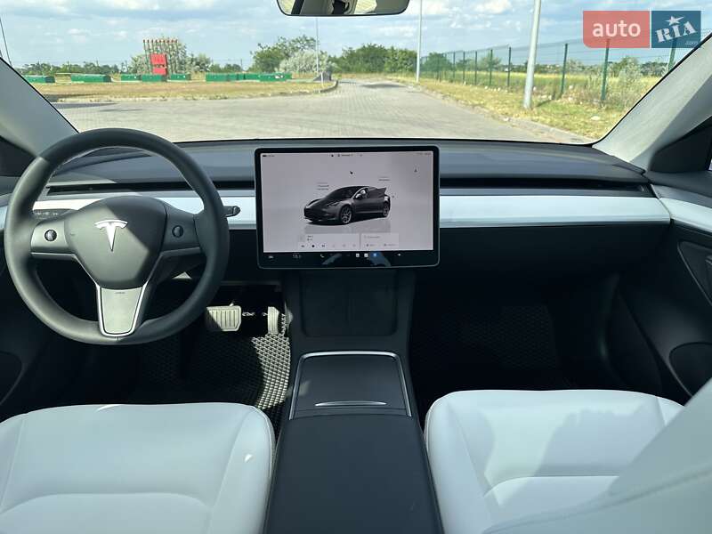 Седан Tesla Model 3 2023 в Одесі