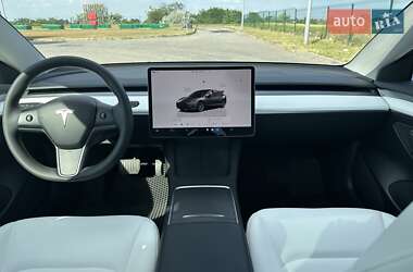 Седан Tesla Model 3 2023 в 