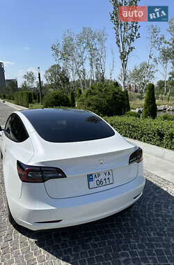 Седан Tesla Model 3 2021 в 