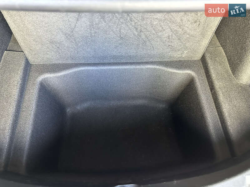 Седан Tesla Model 3 2021 в Дніпрі