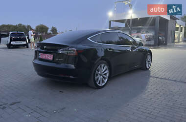 Седан Tesla Model 3 2020 в 